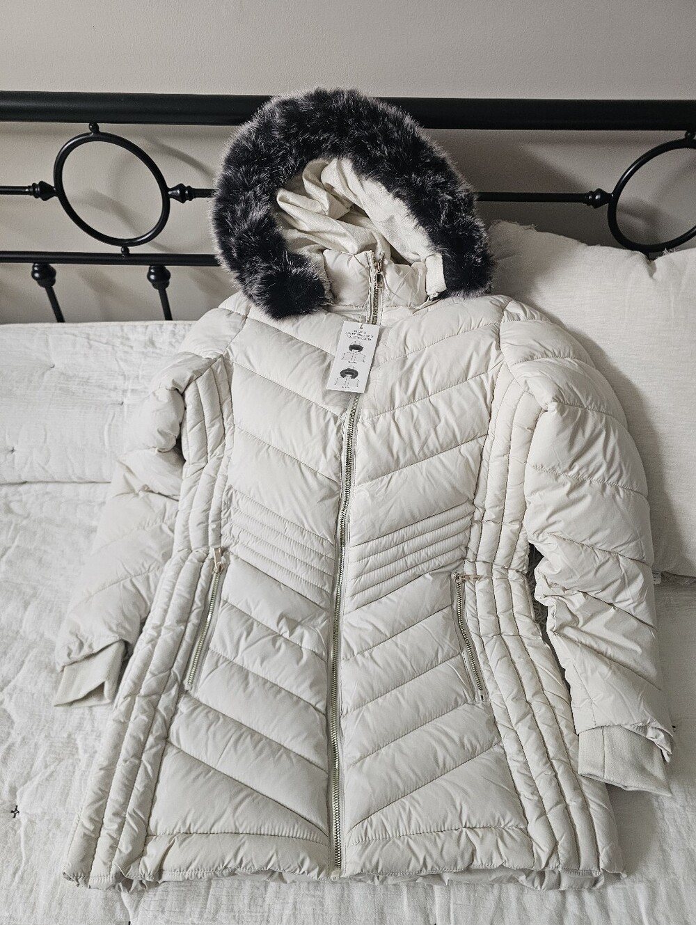 Women's Ski Puffer Jacket in Cream / Light Beige with Removable Hood